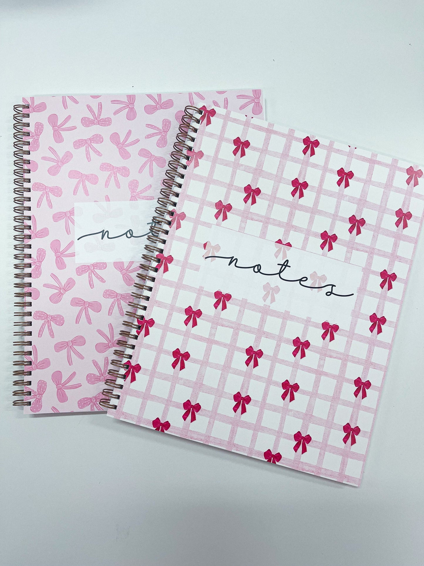 Cahier de notes | Quadrillé rose et boucles rouges